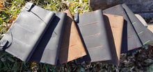 Lade das Bild in den Galerie-Viewer, Leather Folio Knife Storage