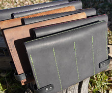 Lade das Bild in den Galerie-Viewer, Leather Folio Knife Storage
