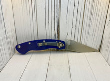 โหลดรูปภาพลงในเครื่องมือใช้ดูของ Gallery Spyderco Military Knife Dark Blue G-10
