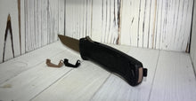 Load image into Gallery viewer, Benchmade Shootout Glass Breaker Delete (GBD)

